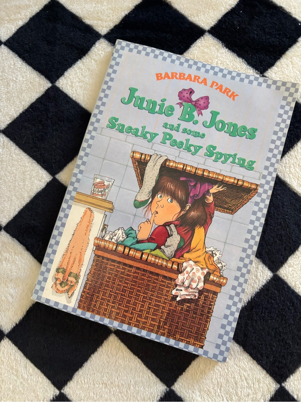 Junie B. Jones Sneaky Peeky Spying - Kids Book